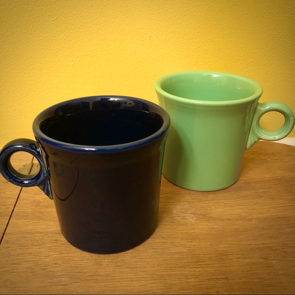2 vintage Fiestaware mugs